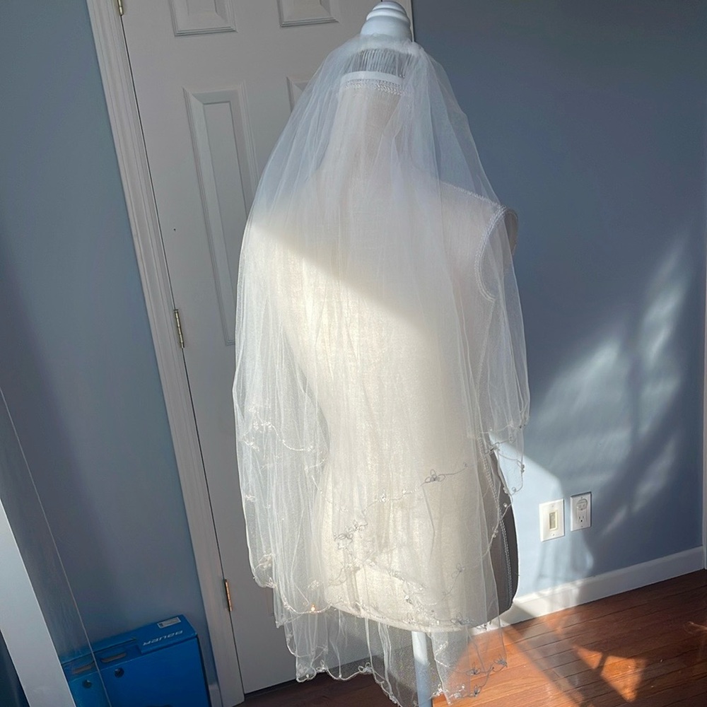 Elegant White Bridal Veil